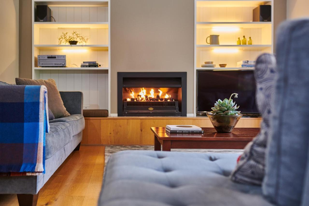 Parehua Resort Martinborough Eksteriør billede A fireplace in a home