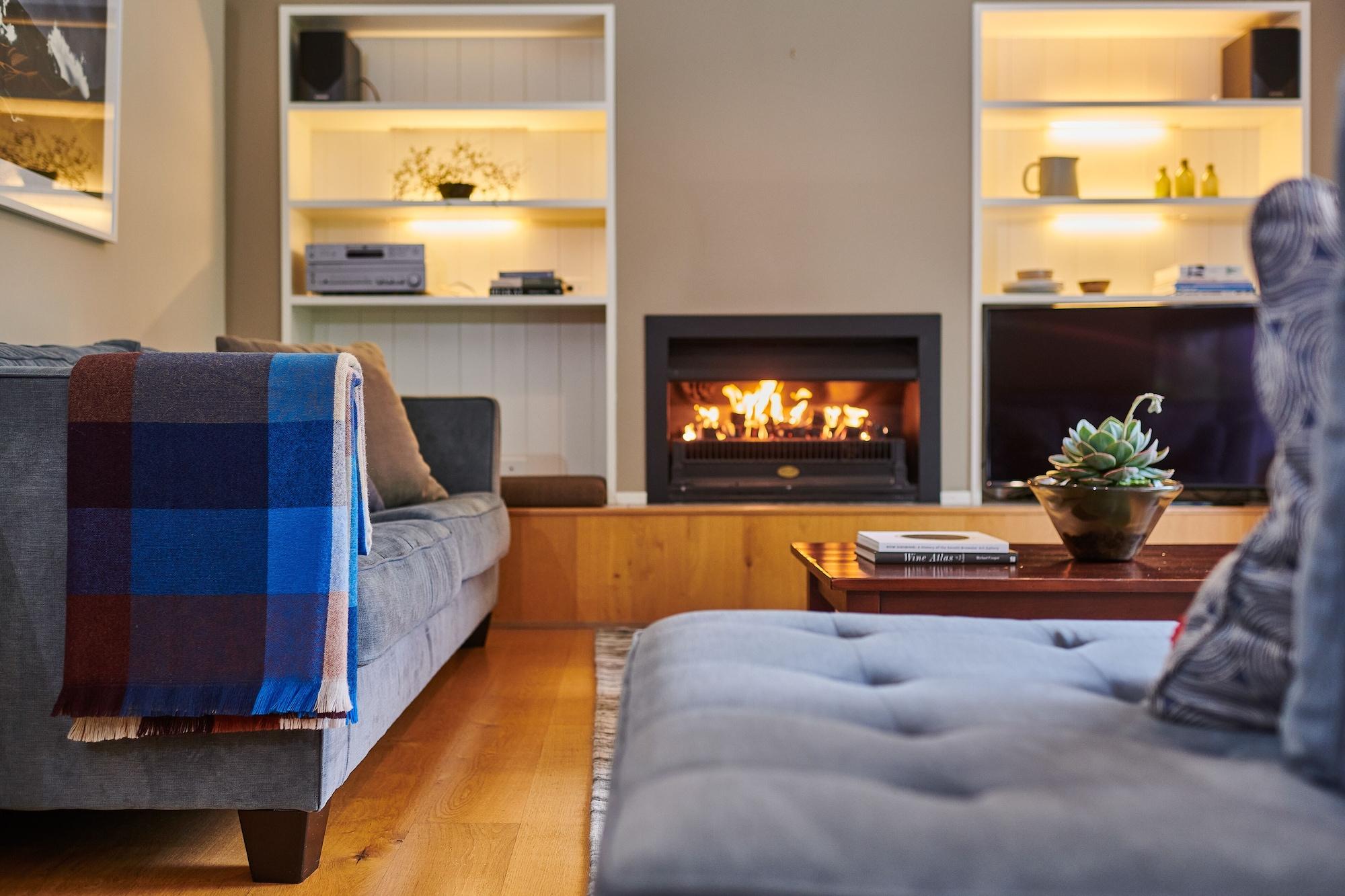 Parehua Resort Martinborough Eksteriør billede A fireplace in a living room