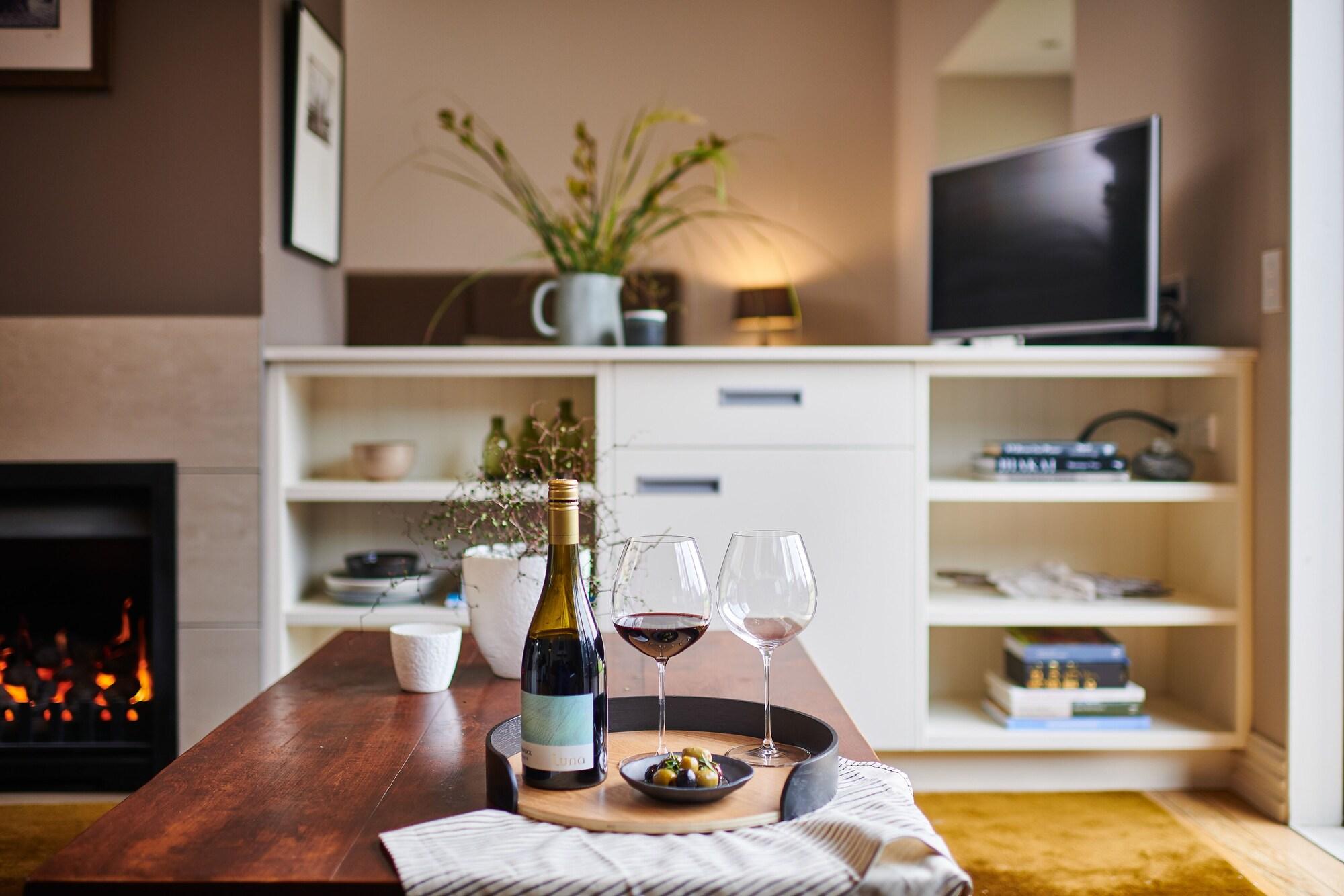 Parehua Resort Martinborough Eksteriør billede A wine tasting at home