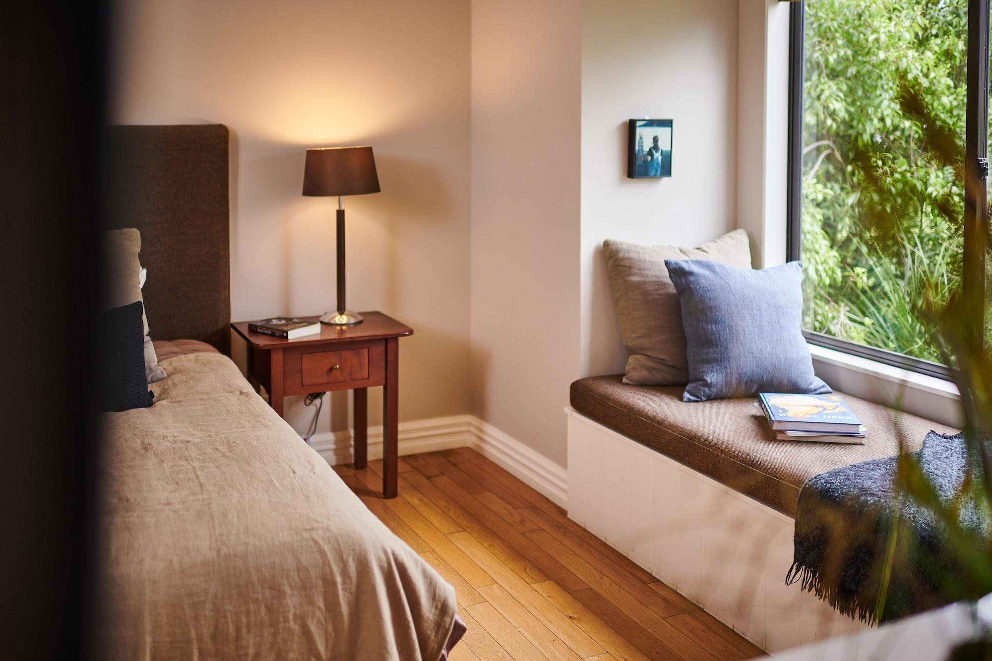 Parehua Resort Martinborough Eksteriør billede A window seat in a bedroom