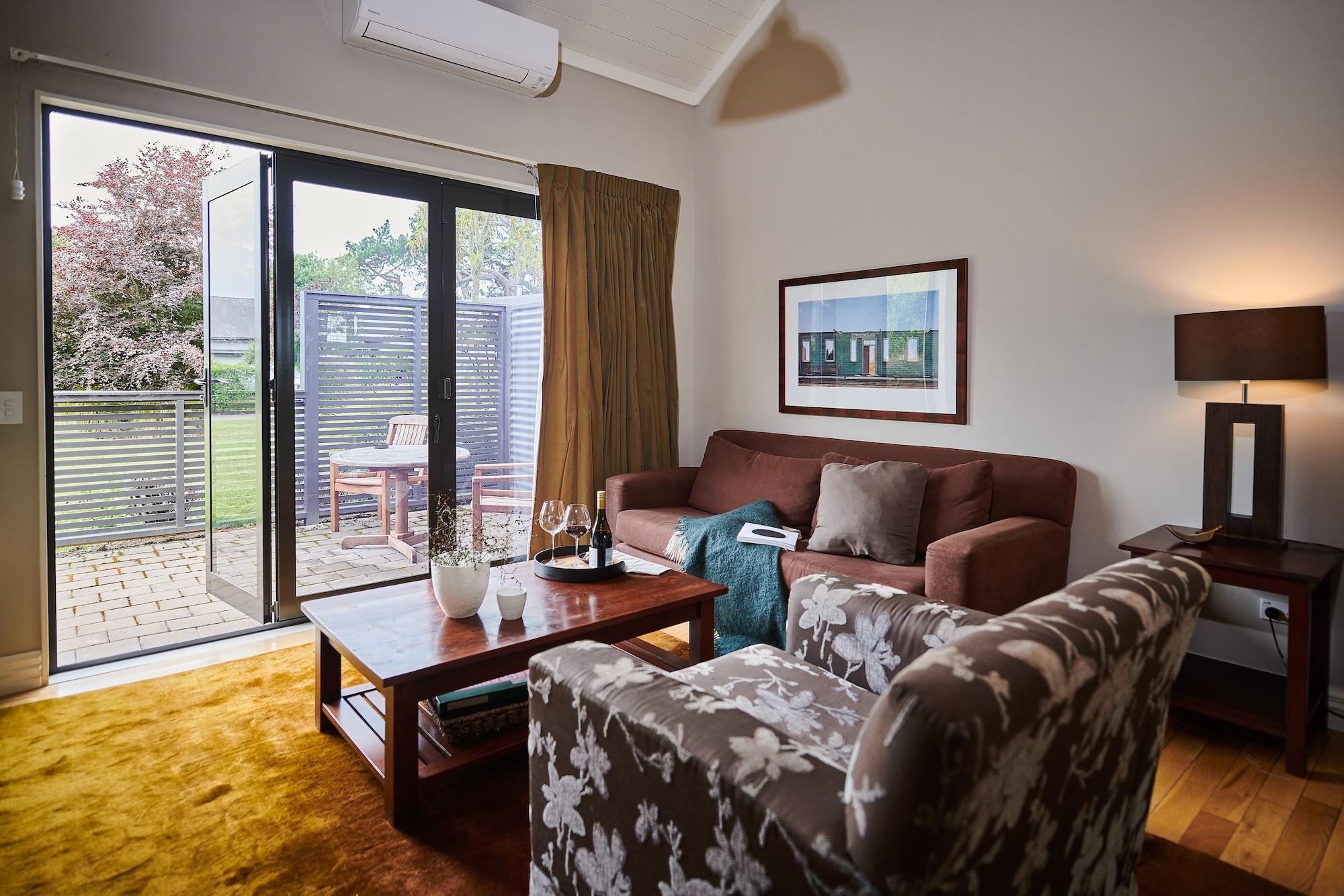 Parehua Resort Martinborough Eksteriør billede A living room in a house