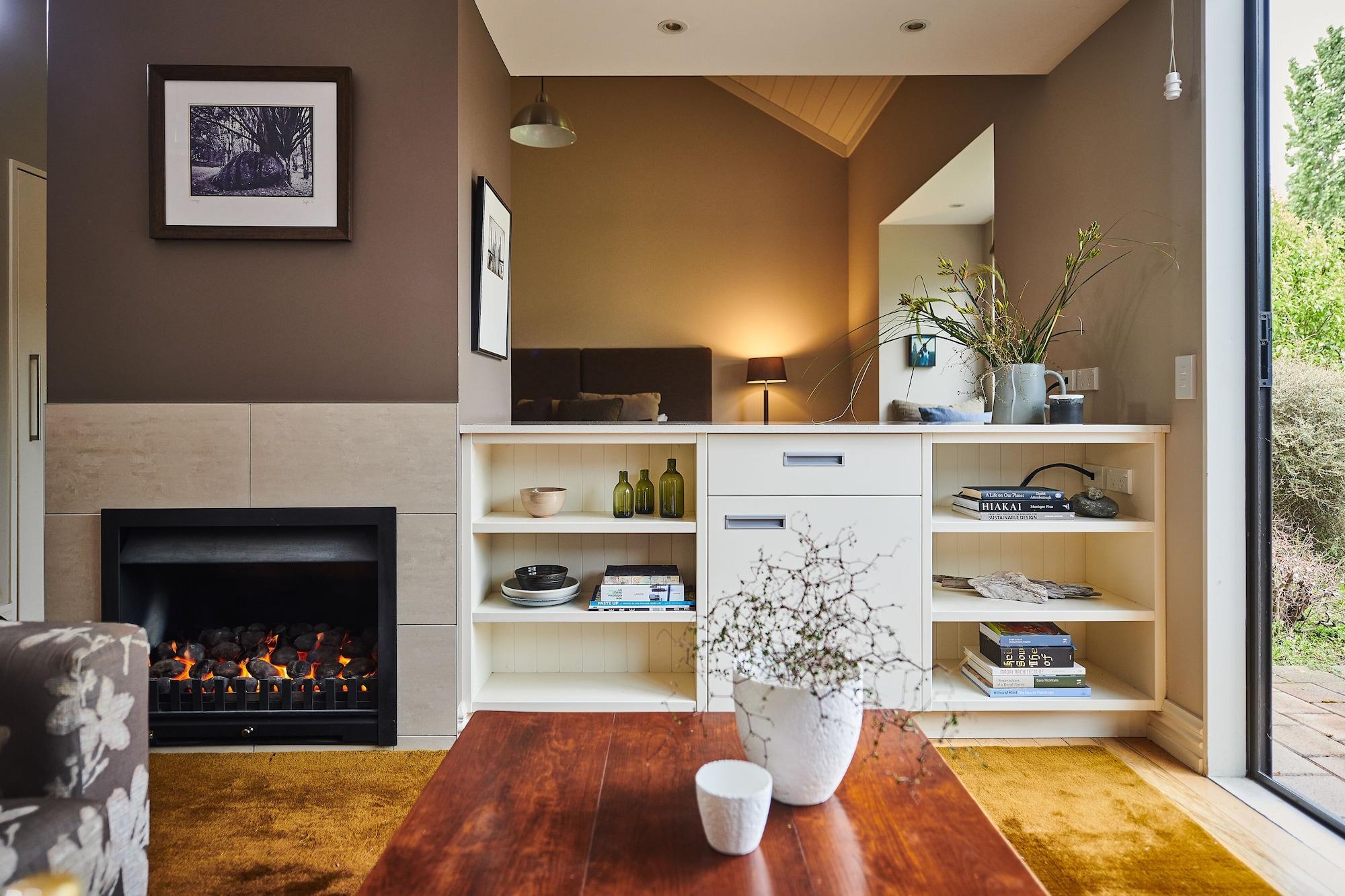 Parehua Resort Martinborough Eksteriør billede A fireplace in a home