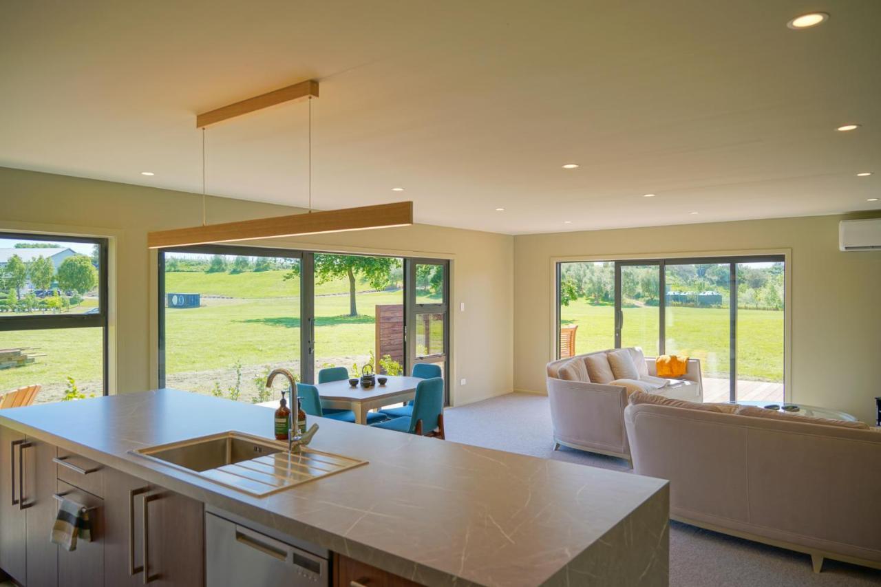 Parehua Resort Martinborough Eksteriør billede A kitchen with a large island