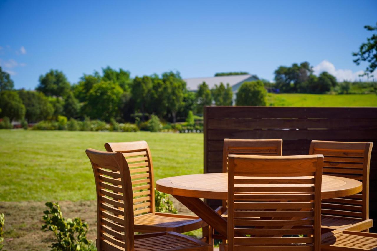 Parehua Resort Martinborough Eksteriør billede Outdoor furniture