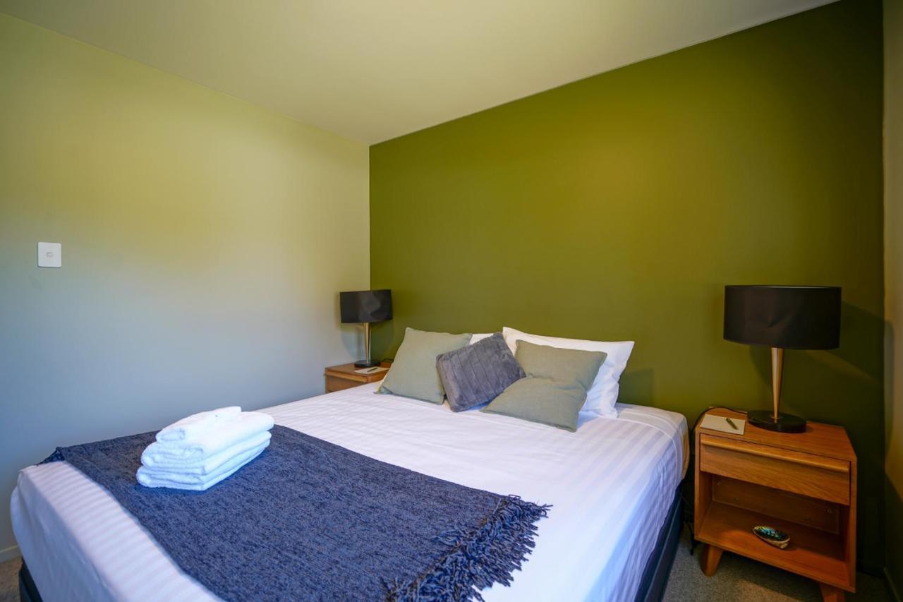 Parehua Resort Martinborough Eksteriør billede A bedroom at the hotel