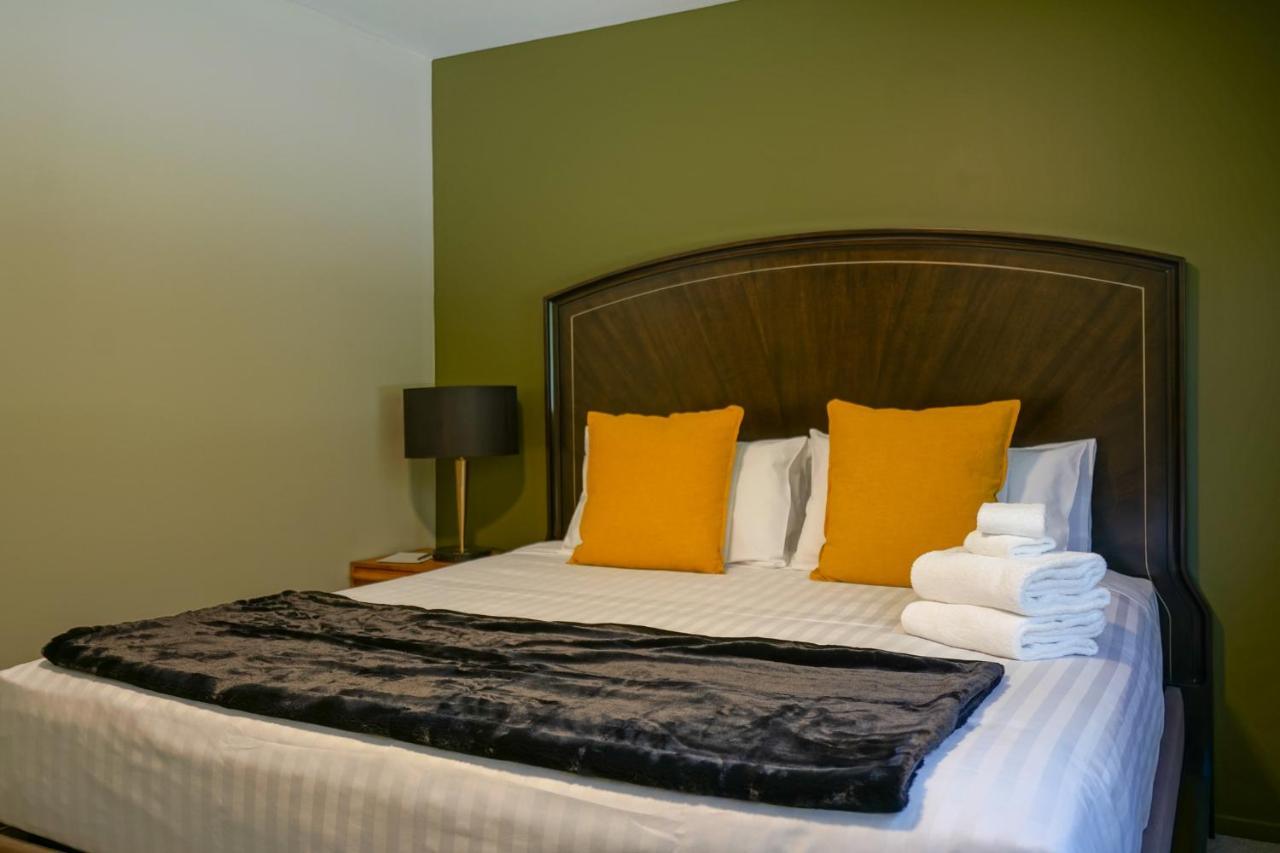 Parehua Resort Martinborough Eksteriør billede A bed