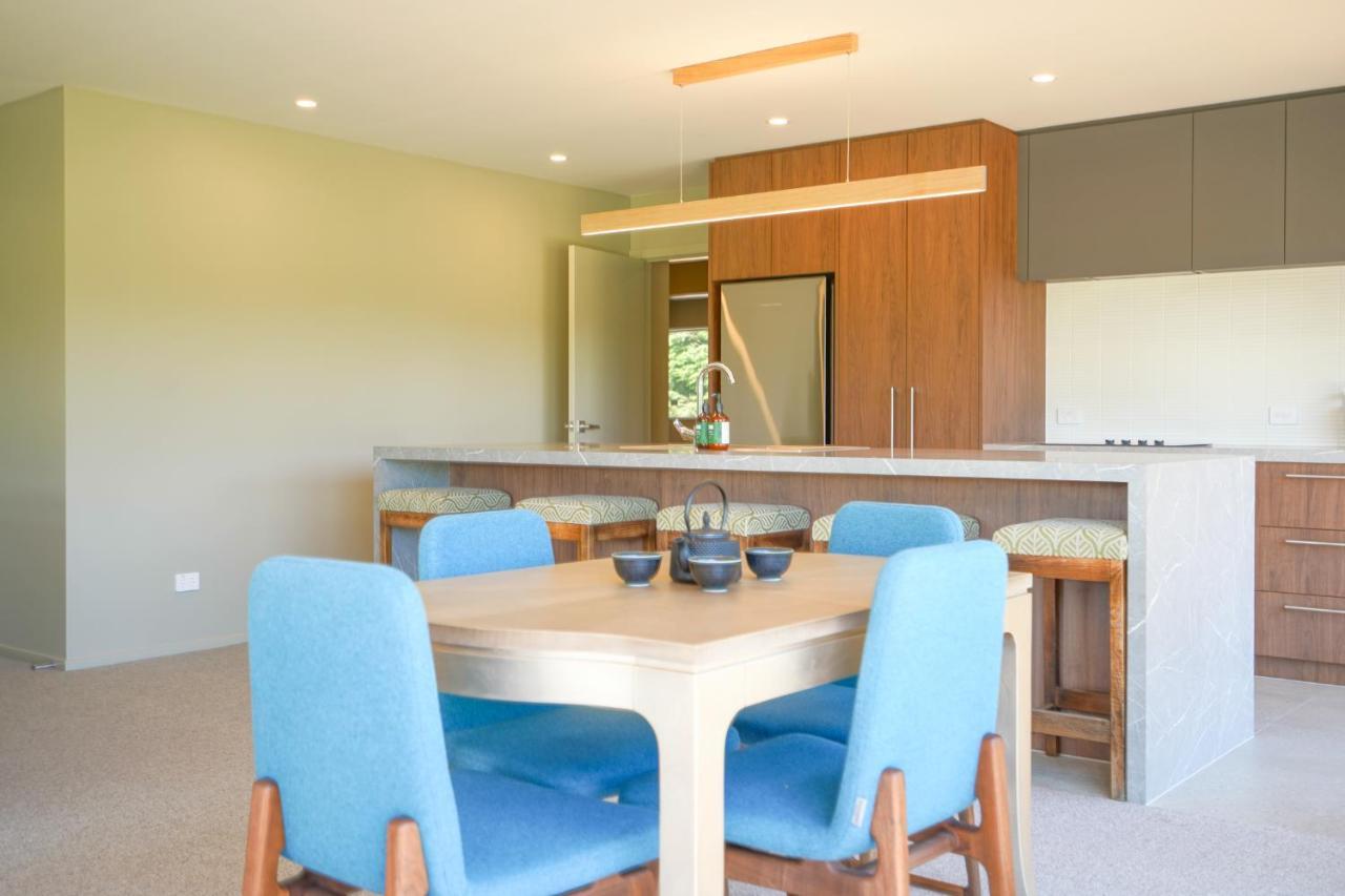 Parehua Resort Martinborough Eksteriør billede A kitchen with a large island